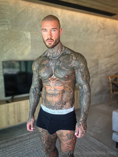 Tobias Bleu model nude picture