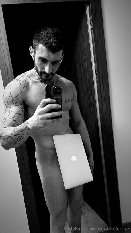 Manuelcruzz art model pics