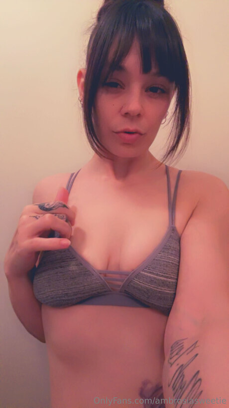 20 years old onlyfans naked pic