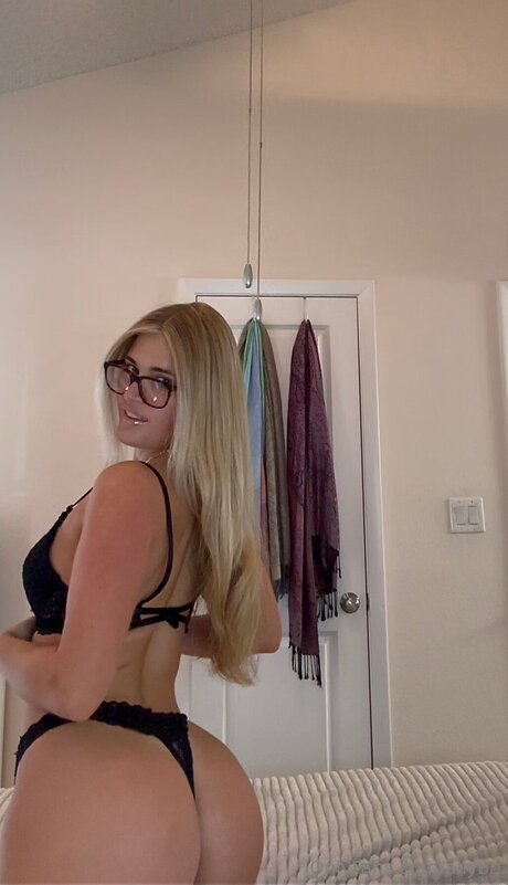 Allybri exclusive pornstar pictures