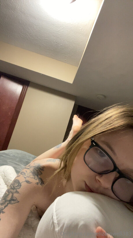 Elizarowe8383 hot star pic