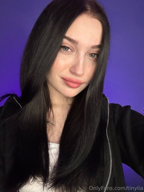 Tinylia naked actress picture