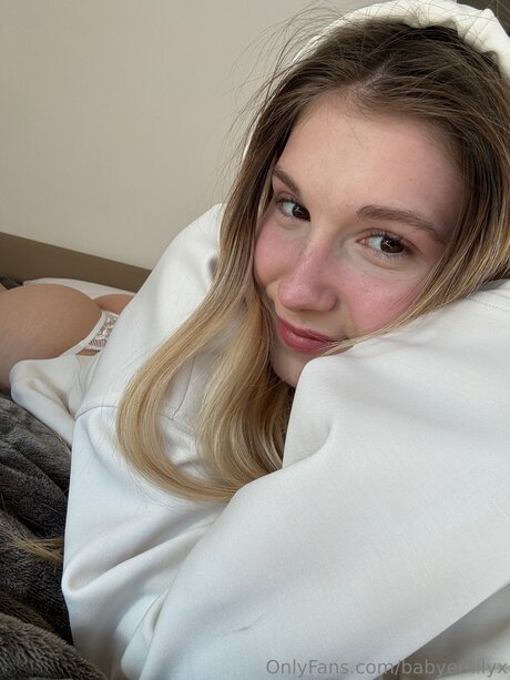 Babyemilyx pornstar naked photo