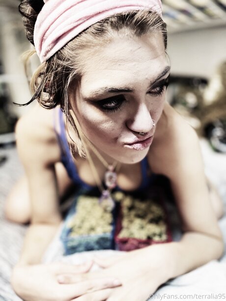 Justanakedstoner perfect model photo