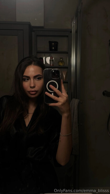 Aisha Madness sexy actress galleries