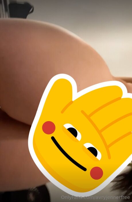 Avryjennerfree model adult pic
