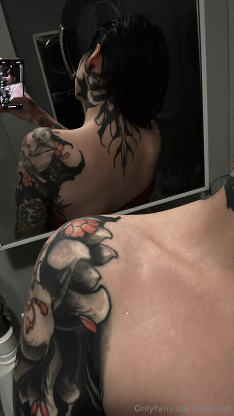 Beepbat nude model photo