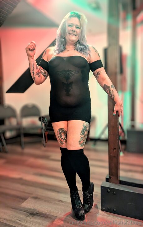 Selfishslutxxx model adult photos