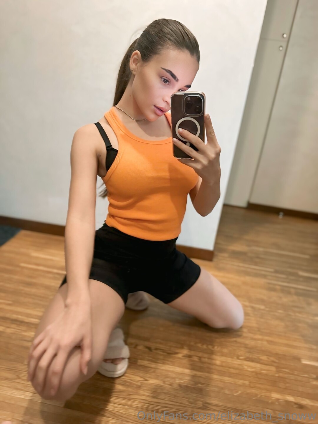 Elizabeth Dreamm pretty model picture