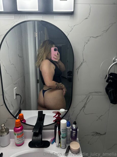 Baddie Juicy Amelia model porn image