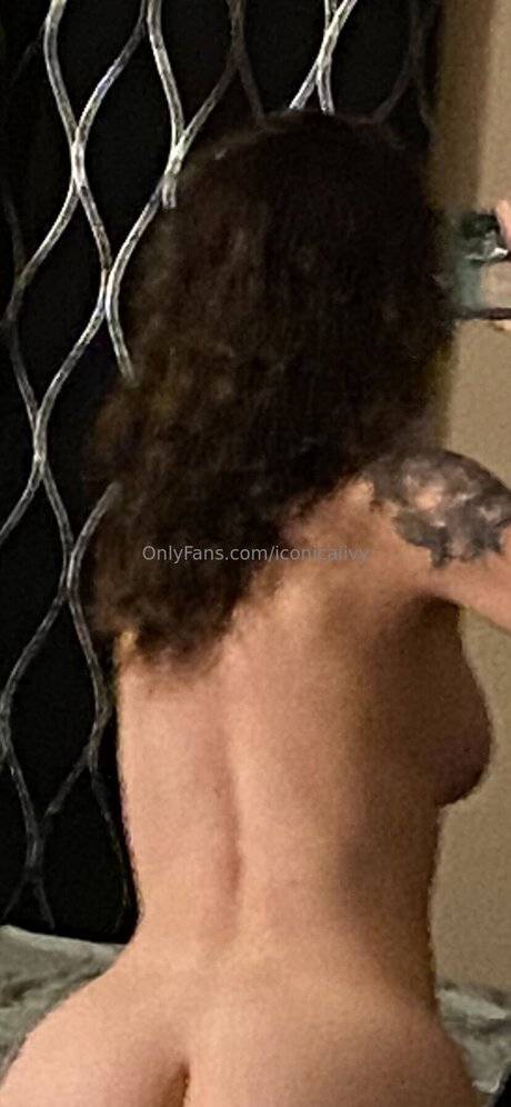 Iconicalivy naked pornstar picture