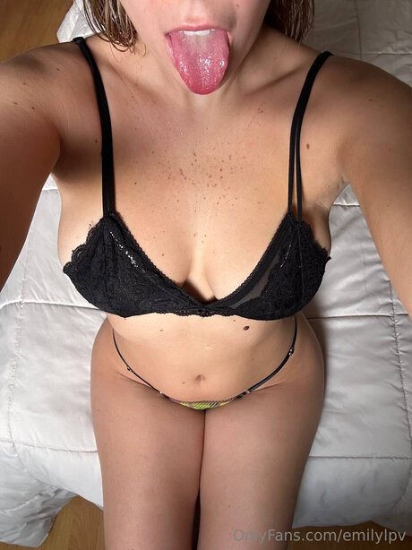 Emilylpv pretty pornstar gallery