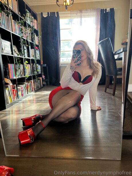 Nerdynymphofree model xxx picture