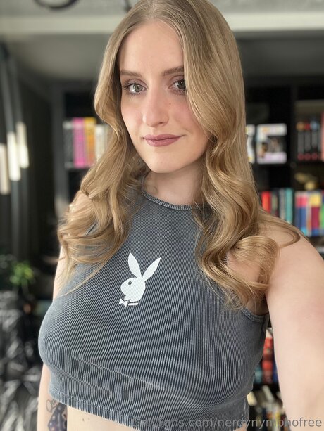 Nerdynymphofree pretty model img