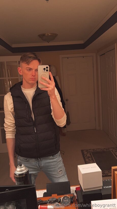 Whiteboygrantt naked star photos