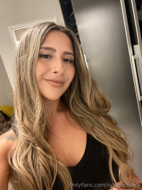 Sydneydyerx exclusive star pic