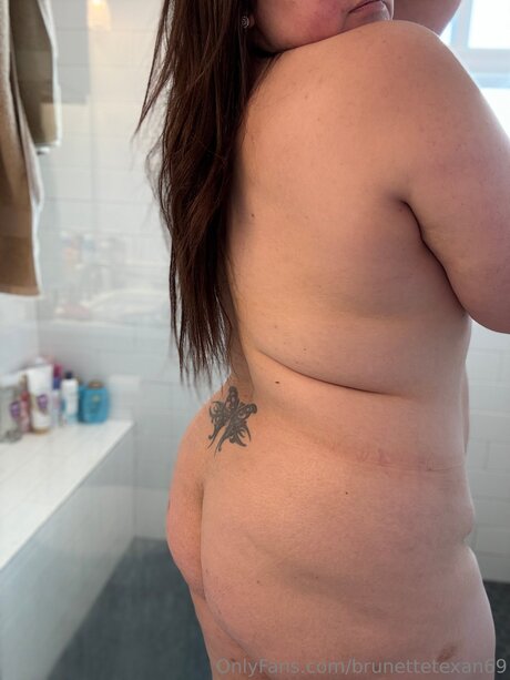 Brunettetexan69 sexy model pic