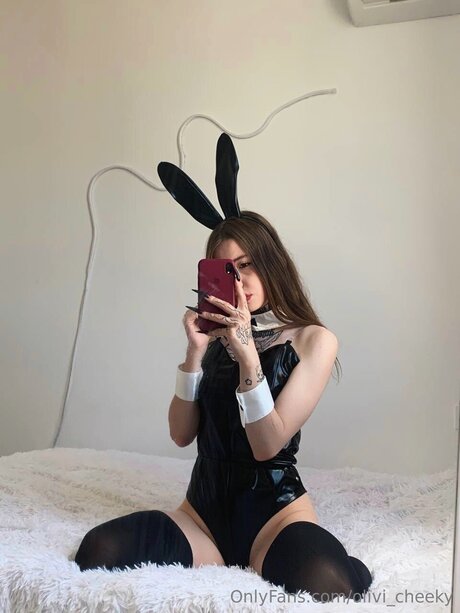 Olivi Cheeky pornstar erotic pics