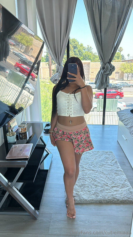 Cutiemiaaa pornstar naked photo