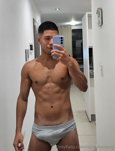 Latinblondarg model naked img