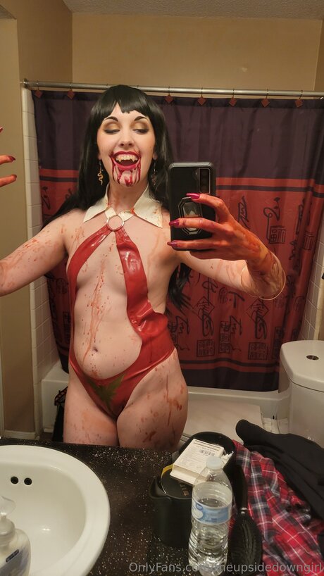 Theupsidedowngirl naked model pic