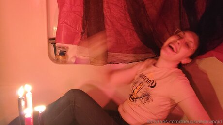 Theupsidedowngirl erotic star photo