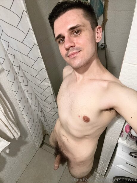 Tylershawof naked actress pics