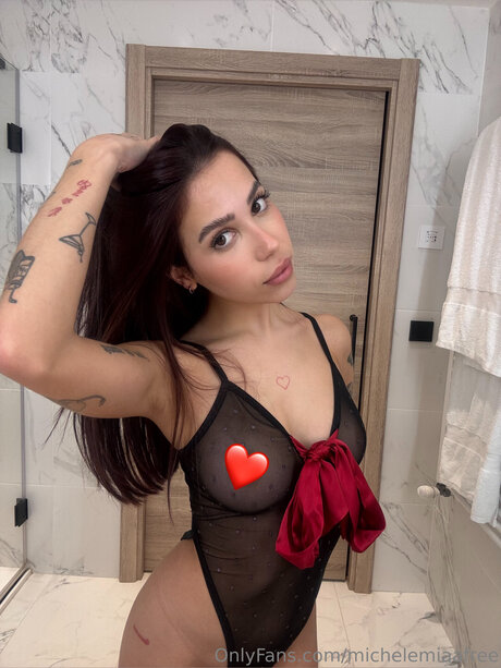 Itssmiiaahfree pornographic star photos