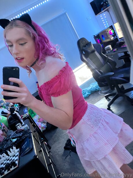 Foxy Femboyyy star exclusive pic