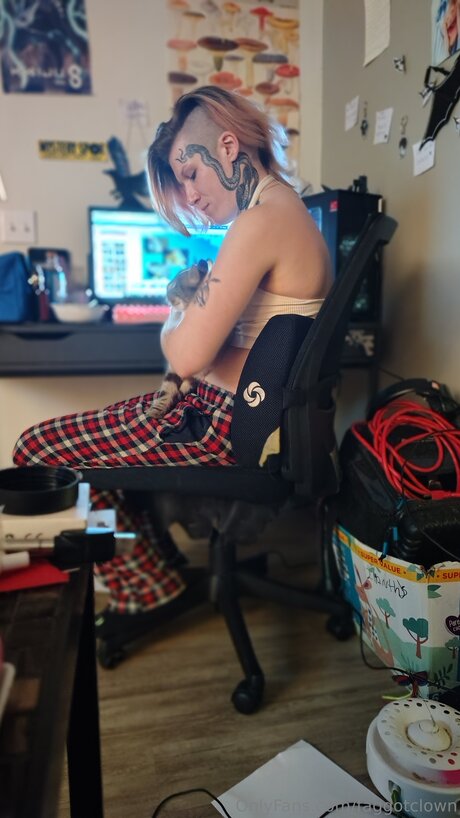 Faggotclown nudes model image