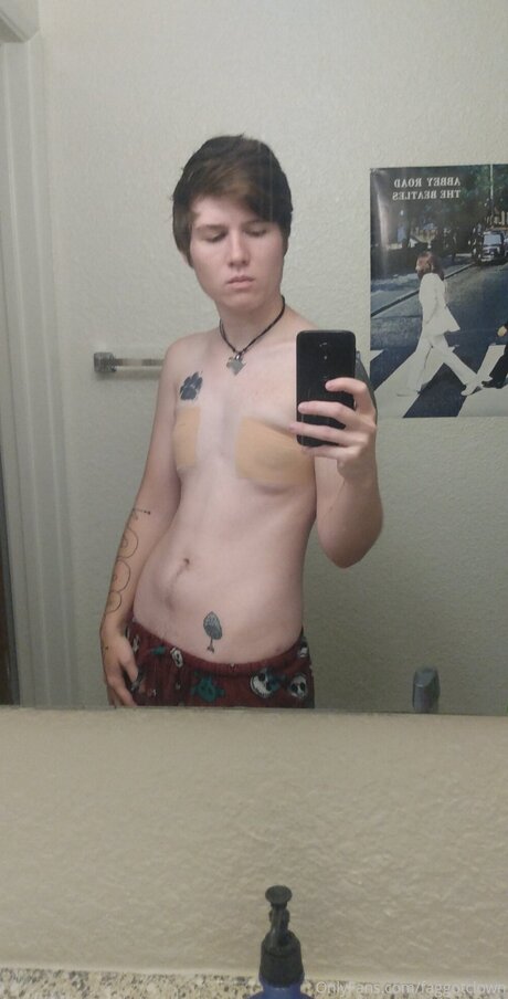 Faggotclown star naked photos