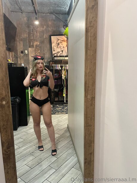 Sierraaa L M nude model pics