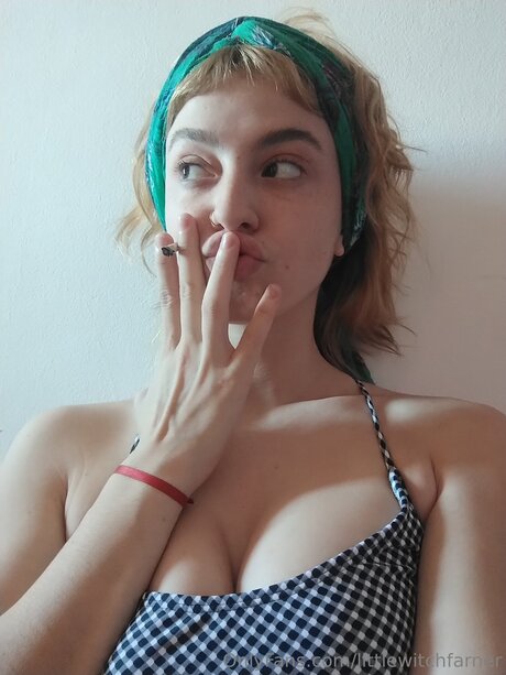 Littlewitchfarner model adult photos