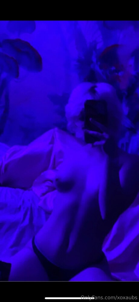 Xoxaubs model exclusive image