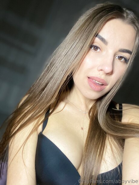 Abbyvibe nude model picture