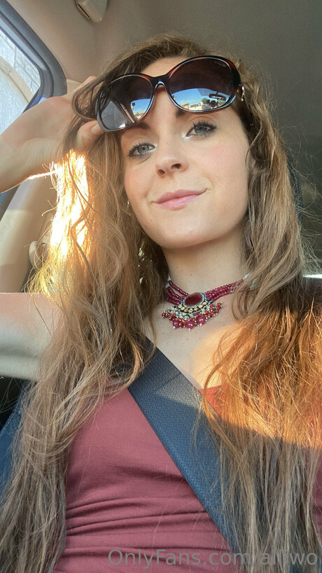 Alliwo perfect pornstar image