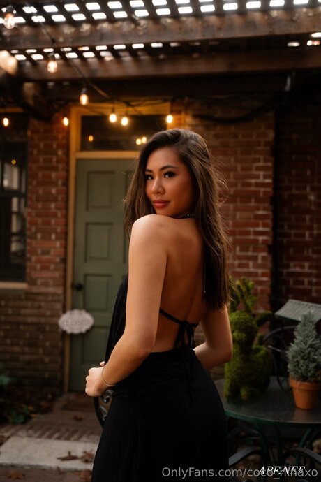 Caliiroll naked actress image