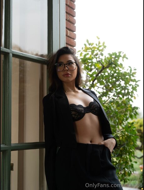 Caliiroll best actress pics