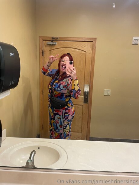Jamieshrinersings adult model pic