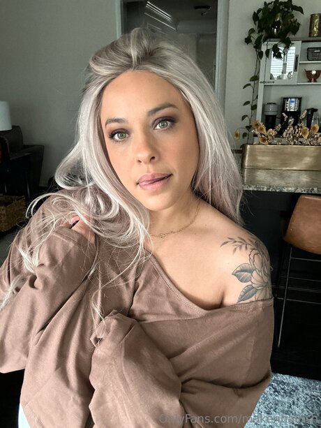 Makennalush xxx actress photo