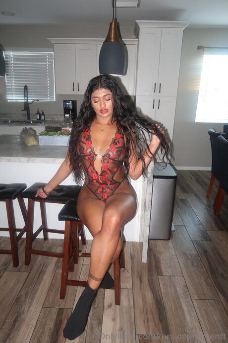 Mrs Onepercentt hot pornstar image