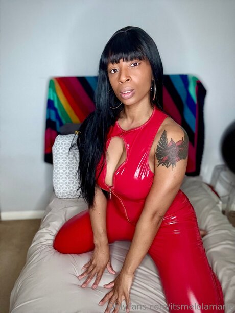 Itsmelolamarie nude model pictures