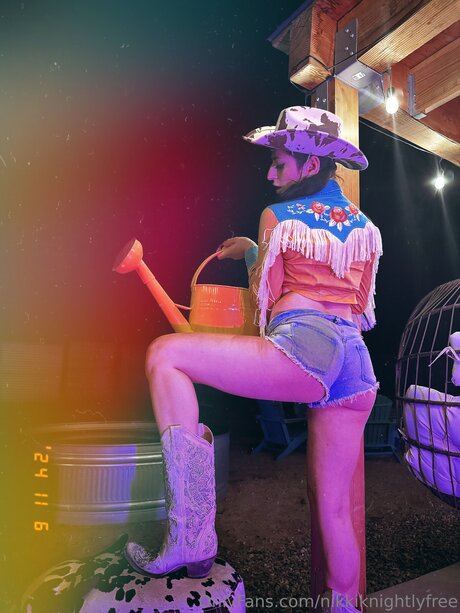Nikkiknightlyfree star nude image