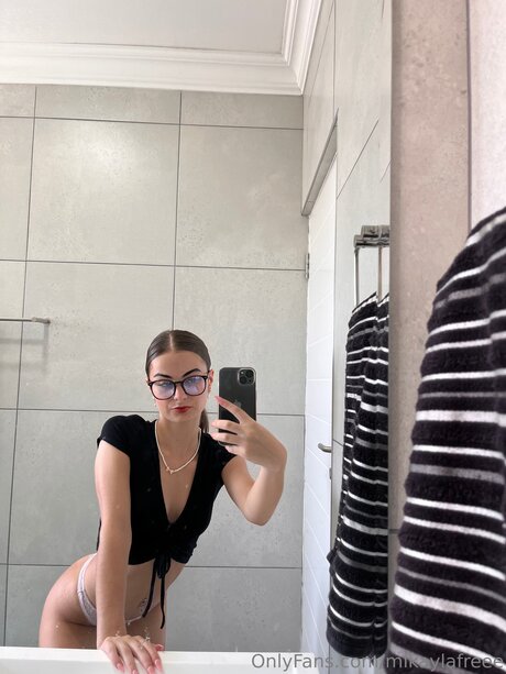 Mikaylafreee exclusive star images