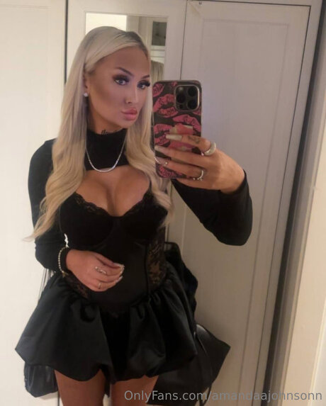 Amandaajohnsonn hot actress picture