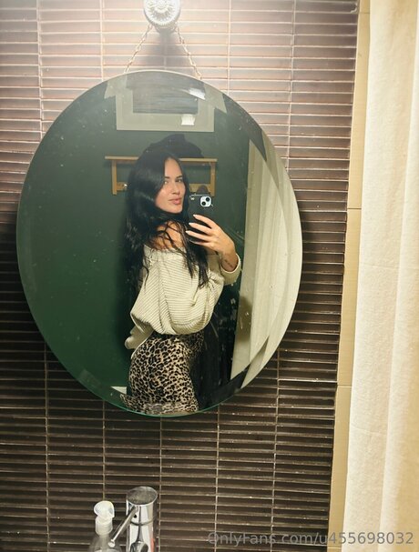 Asmrwitholivia hot model img