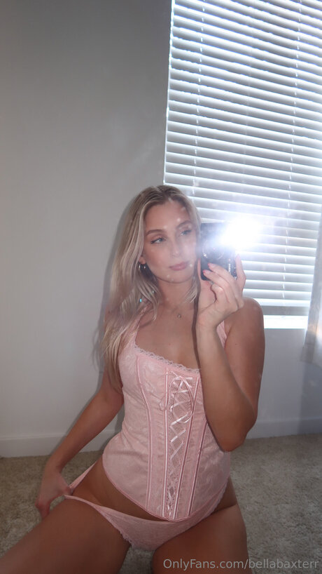Bellabaxterr beautiful model photo