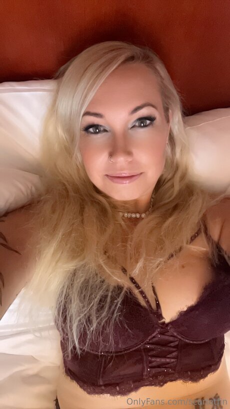 Scarletfin adult star images