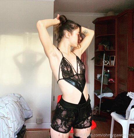 Ohmygawdronni model exclusive picture