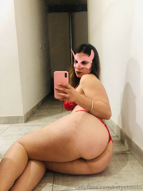 Katyeboobs star image